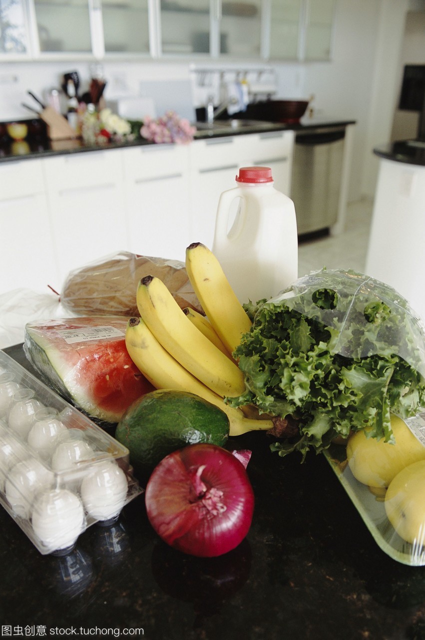 餐桌上的清晨馈赠 新鲜农产品、牛奶与鸡蛋的生活札记